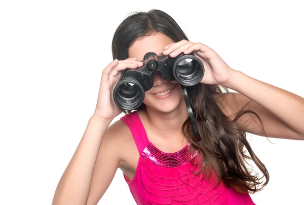 Schönes Teenager-Mädchen, das durch Ferngläser schaut — Stockfoto