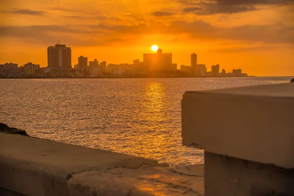 Havana'da romantik günbatımı — Stok fotoğraf