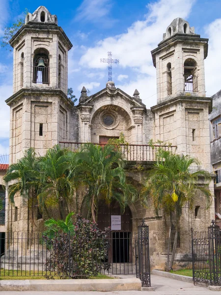 Eski Havana'da küçük kilise — Stok fotoğraf