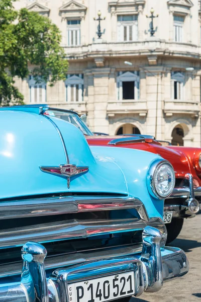 Coches americanos estacionados —  Fotos de Stock