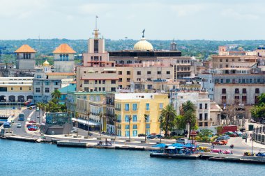 Eski Havana Körfezi boyunca güzel eski binalar ile