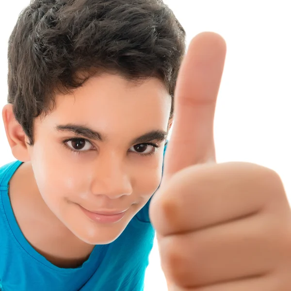 Смішний маленький іспаномовний хлопчик робить великі пальці вгору знак — стокове фото