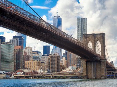 Manhattan ve Brooklyn Köprüsü manzarası