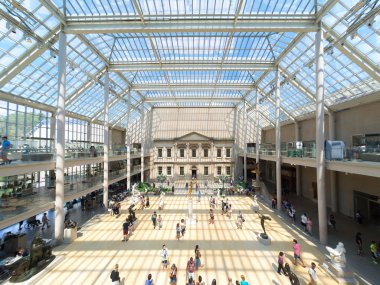 Ziyaretçiler ve NY Metropolitan Müzesi'nde sanat