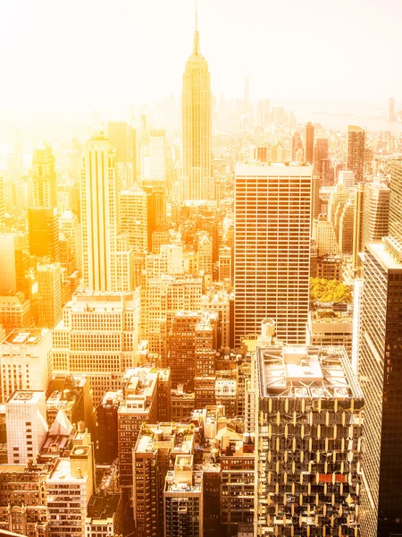 Pôr do sol em Manhattan com o Empire State Building — Fotografia de Stock