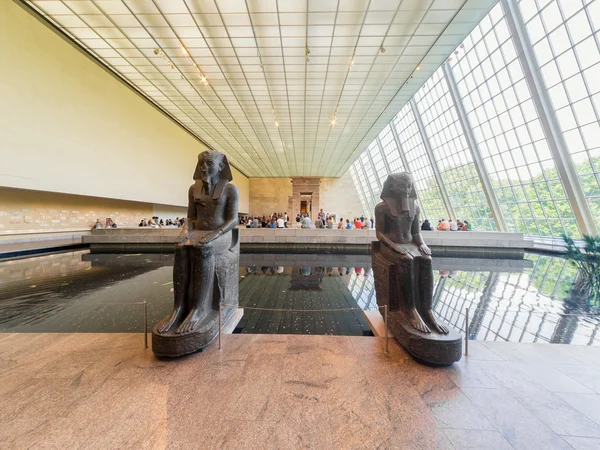 Храм Dendur в музею Метрополітен у Нью-Йорк — стокове фото