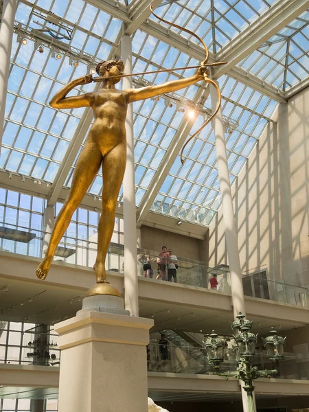 Statue dorée de Diane au Metropolitan Museum de New York — Photo