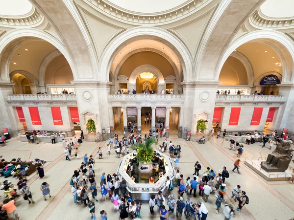 纽约大都会艺术博物馆的大厅 — 图库照片