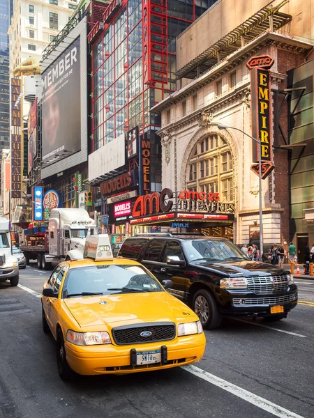 New York Yellow táxi no centro de Manhattan — Fotografia de Stock