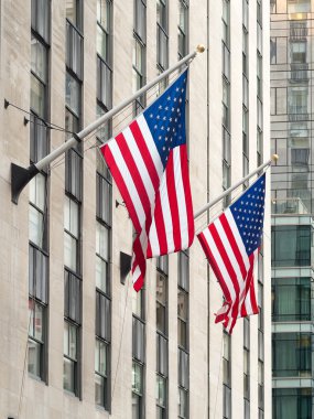 Rockefeller Merkezi'nde Amerikan bayrakları