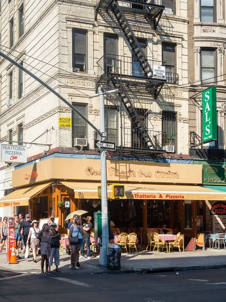 ニューヨークのリトル ・ イタリーには典型的なレストラン — ストック写真