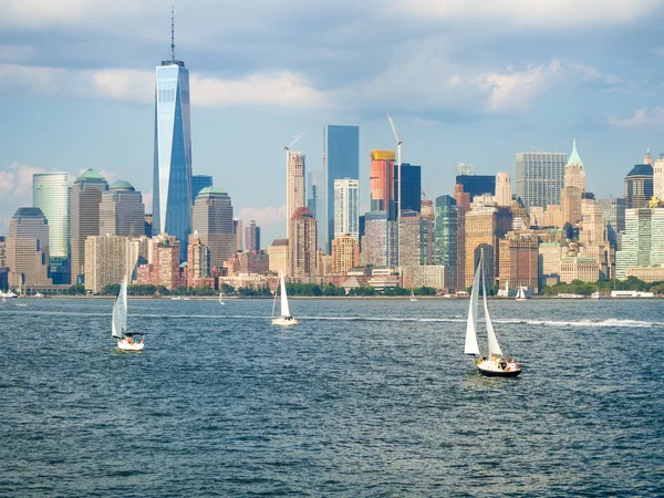 The New York skyline on a summer day — Stock Photo, Image