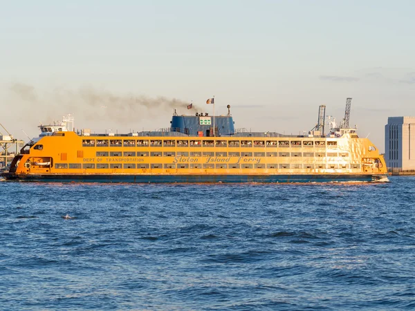 Färjan till Staten Island i New York hamnen — Stockfoto