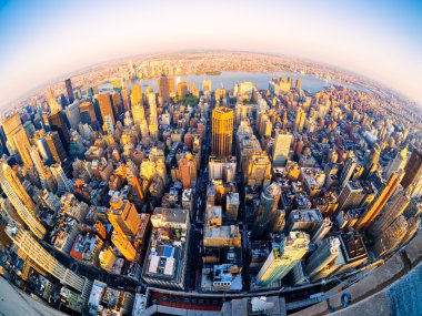 Gün batımında New York 'un hava manzarası