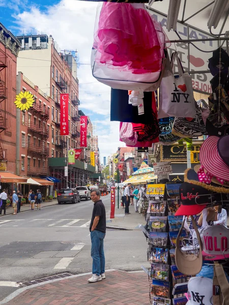 Souvenirs à vendre à Little Italy à New York — Photo