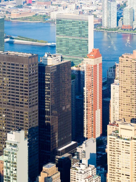 Небоскрёбы Нью-Йорка, включая ООН — стоковое фото