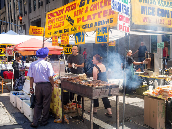 Street kiosk selling ethnic food in New York Stock Image