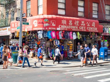 Tourists and chinese immigrants at Chinatown in New York City