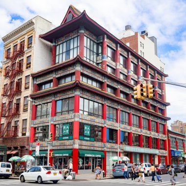New York City mahallesinde, Asya mimarisi ile sokak sahne