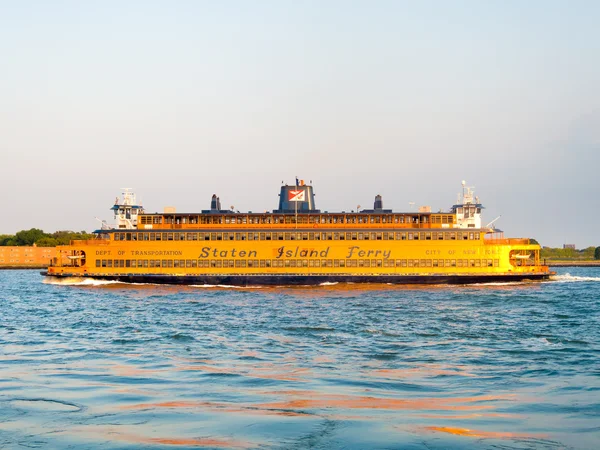 The Staten Island Ferry on the New York Harbor — Stock Photo, Image