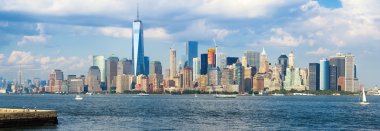 New York'ta aşağı Manhattan siluetinin panoramik görünüm