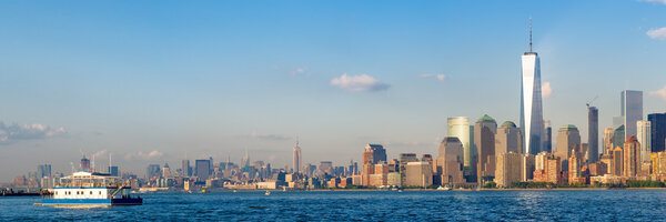High resolution panoramic view of the downtown Manhattan skyline in New York City