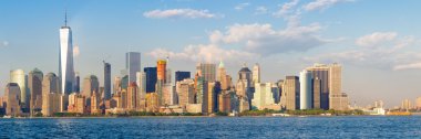 New York'ta aşağı Manhattan siluetinin panoramik görünüm