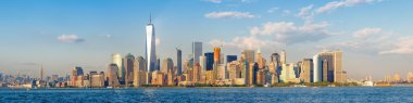 New York'ta aşağı Manhattan siluetinin panoramik görünüm