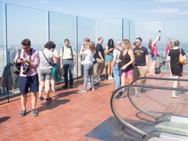 Rock gözlem güverte Ge Binası New York'ta üstüne üstündeki turistler