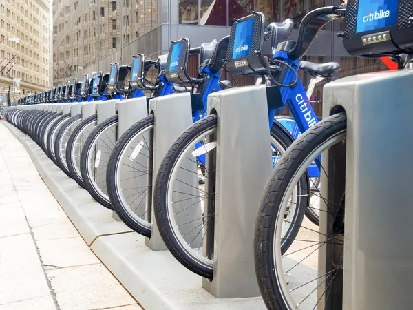 Cyklar att hyra som en del av programmet Citibike i New York Ci — Stockfoto