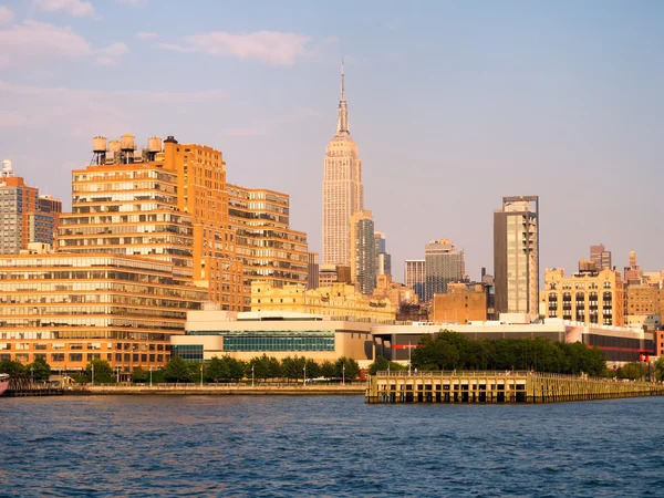 New York City, a Hudson látható napnyugtakor — Stock Fotó