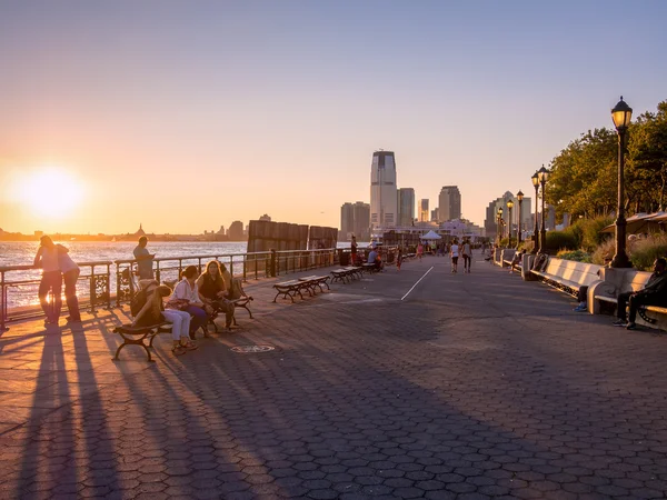 Zonsondergang in Battery Park in New York City — Stockfoto