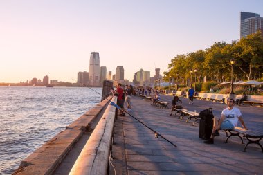 Gün batımında New York'ta Battery Park