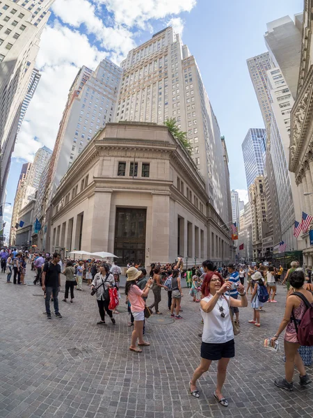 A turisták a Wall Street, New York City — Stock Fotó