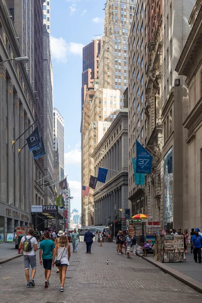 Wall Street στην οικονομική περιοχή του Μανχάταν στη Νέα Υόρκη — Φωτογραφία Αρχείου