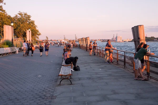 Battery Park i New York vid solnedgången — Stockfoto