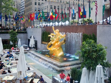 Prometheus heykeli ile Rockefeller Merkezi Plaza