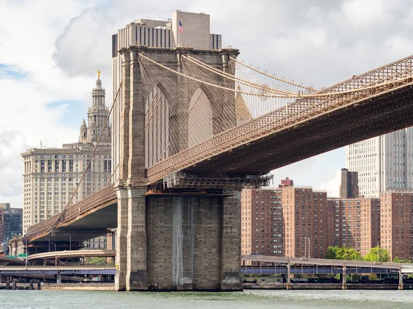 Brooklyn Bridge i panoramę Manhattanu w Nowym Jorku — Zdjęcie stockowe