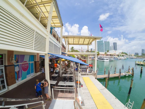 Bayside Marketplace na Biscayne Bay v Miami — Stock fotografie