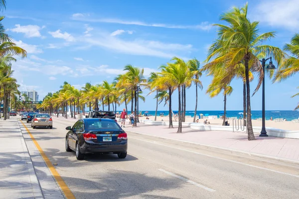 Fort Lauderdale Florida bir yaz gününde kumsalda — Stok fotoğraf