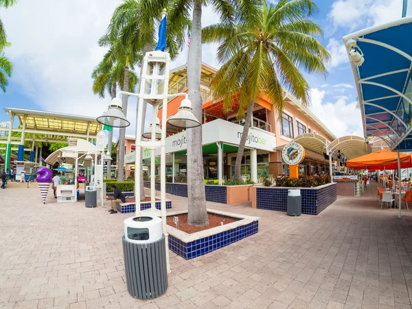 Bayside Marketplace på Biscayne Bay i Miami — Stockfoto