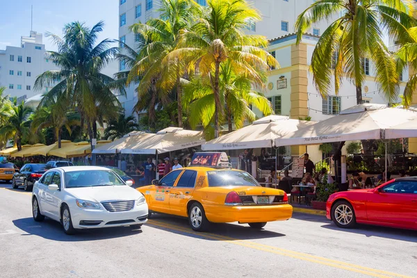 Gatubilden på Ocean Drive i Miami Beach — Stockfoto