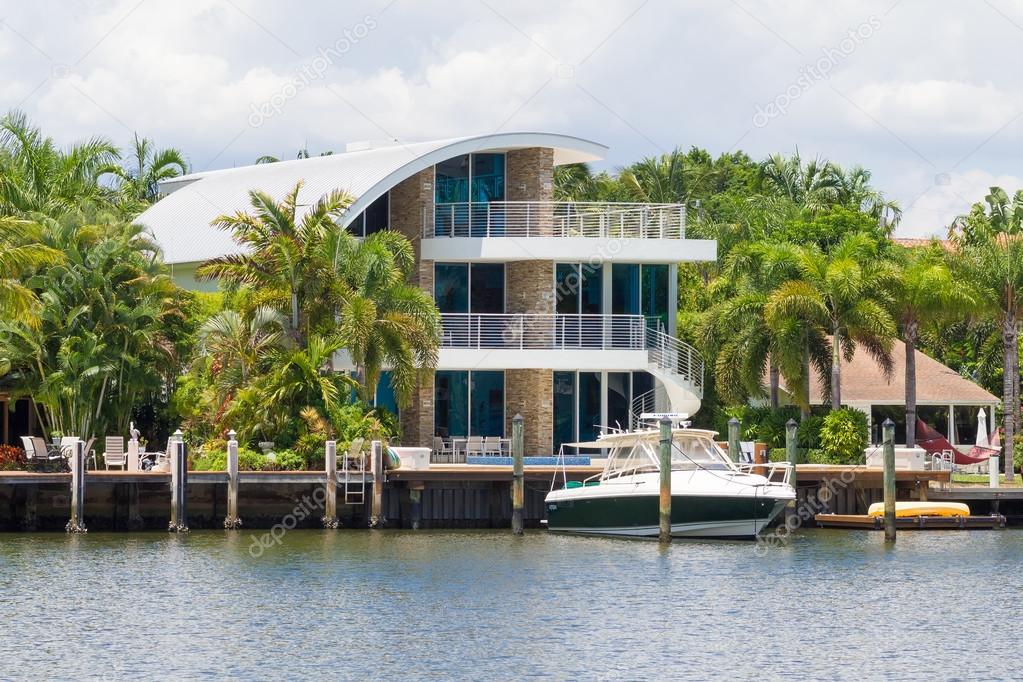 Yacht and waterfront home at Fort Lauderdale in Florida