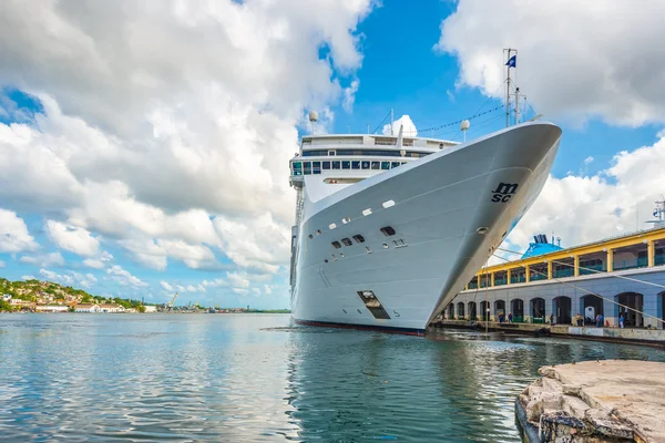 El crucero MSC Opera atracó en el puerto de La Habana — Foto de Stock