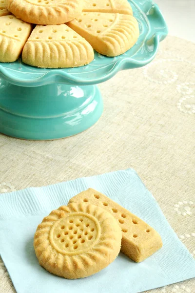 All Butter Shortbread Biscuits Aqua Cakestand Linen Background Vertical Format — Stock Photo, Image