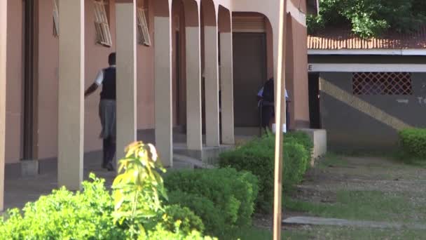 Uganda Nın Başkenti Kampala Daki Maranatha Lisesi Nin Kimliği Belirsiz — Stok video