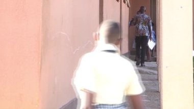 Uganda 'nın başkenti Kampala' daki Maranatha Lisesi 'nin kimliği belirsiz öğrencileri Kasım 2020