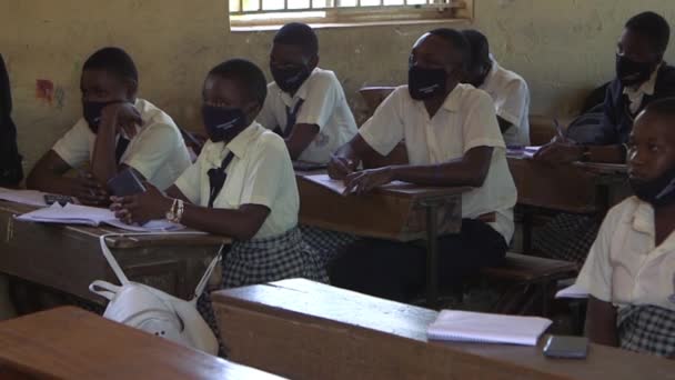 Estudantes Não Identificados Usando Máscaras Protetoras Por Causa Pandemia Coronavírus — Vídeo de Stock