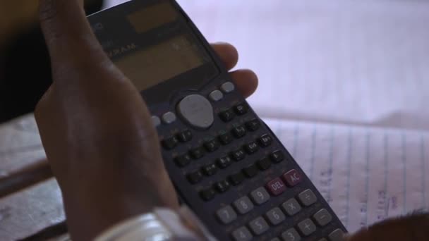 Student Neidentificat Clasă Folosind Calculatorul Din Liceul Maranatha Kampala Capitala — Videoclip de stoc