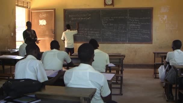 Neidentifikovaní Studenti Ochranných Maskách Kvůli Pandemii Koronaviru Střední Škole Maranatha — Stock video